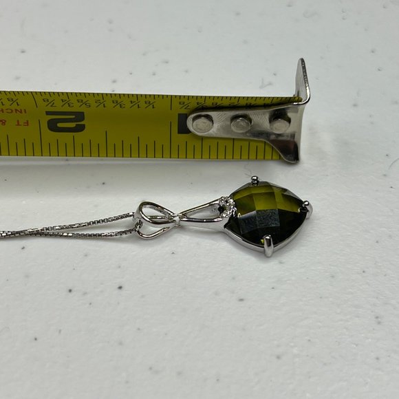 Silver Women's Choker 16" Necklace With Green Faceted Silver Plated Pendant - Picture 11 of 11